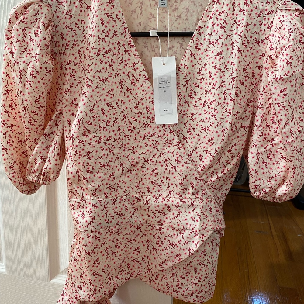 Senlis short sleeve wrap top. Size xs